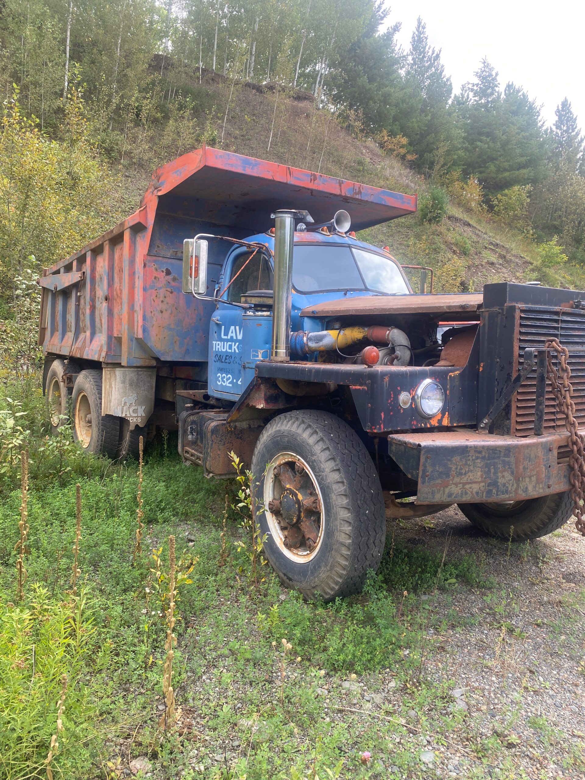 B81 Mack Dumptruck